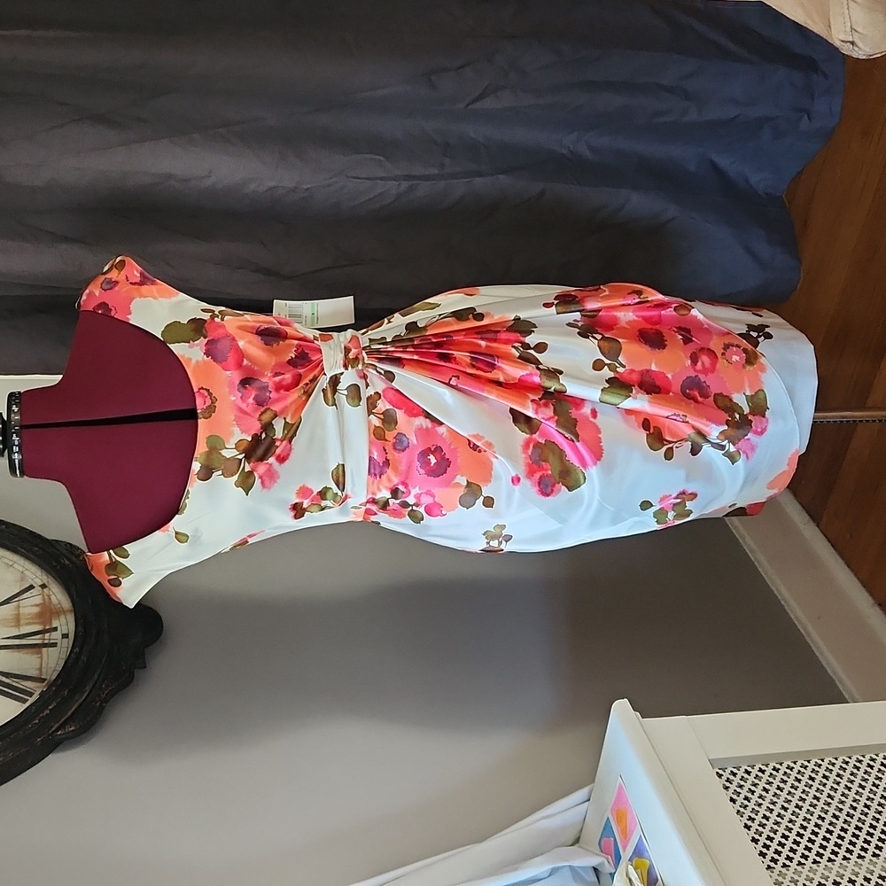 Maggie London size 8 satin Dress